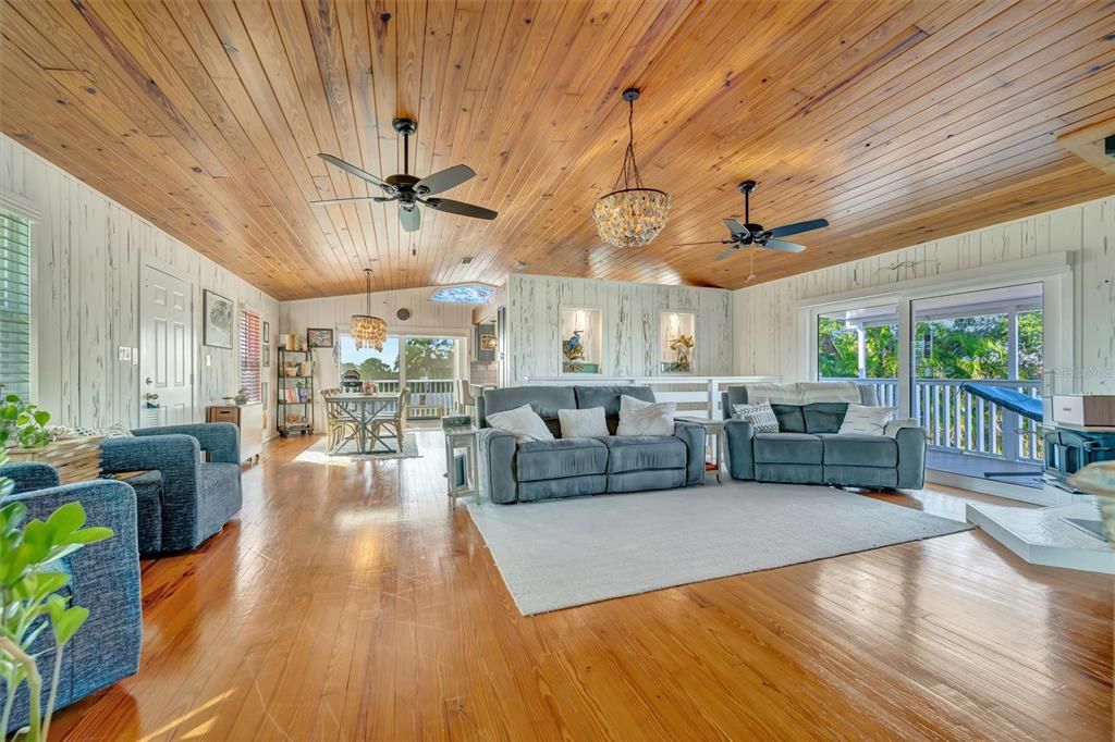 For Sale: $890,000 (3 beds, 2 baths, 2112 Square Feet)