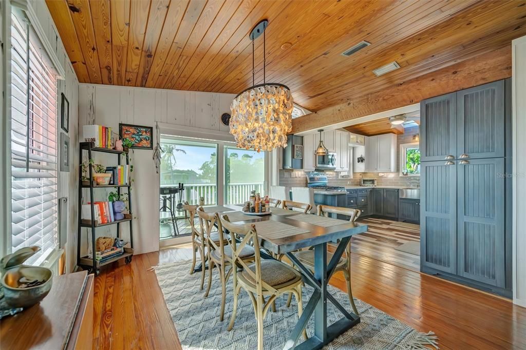 For Sale: $890,000 (3 beds, 2 baths, 2112 Square Feet)