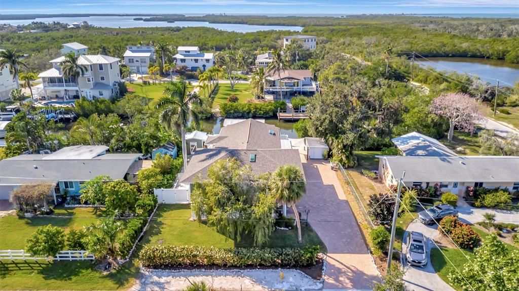 For Sale: $890,000 (3 beds, 2 baths, 2112 Square Feet)