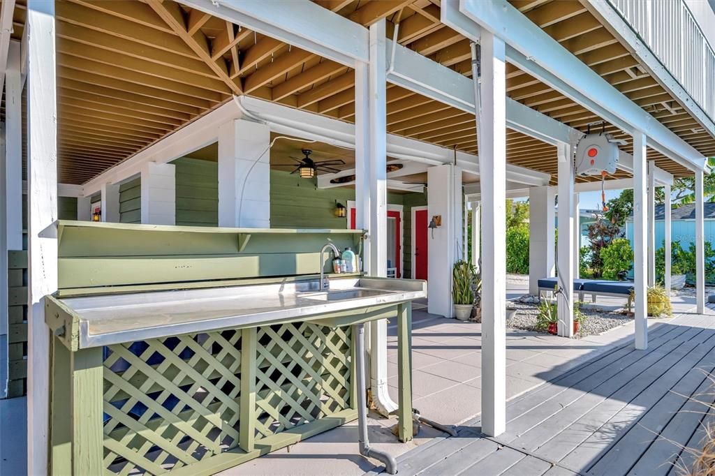 For Sale: $890,000 (3 beds, 2 baths, 2112 Square Feet)