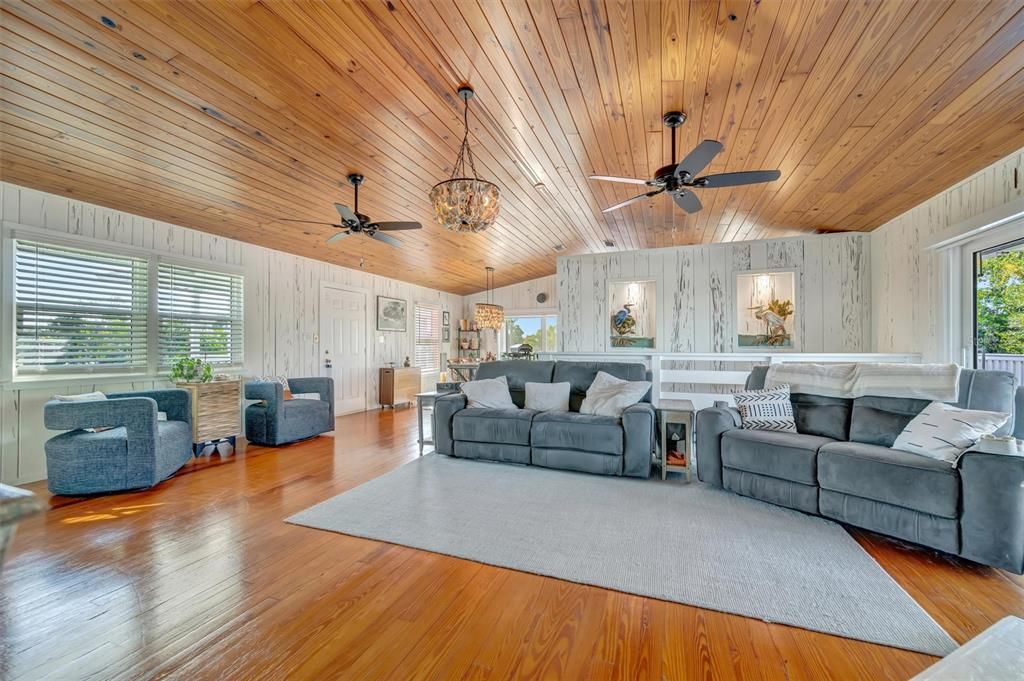 For Sale: $890,000 (3 beds, 2 baths, 2112 Square Feet)