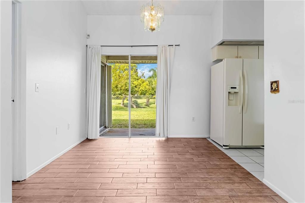 For Sale: $235,000 (3 beds, 2 baths, 1127 Square Feet)