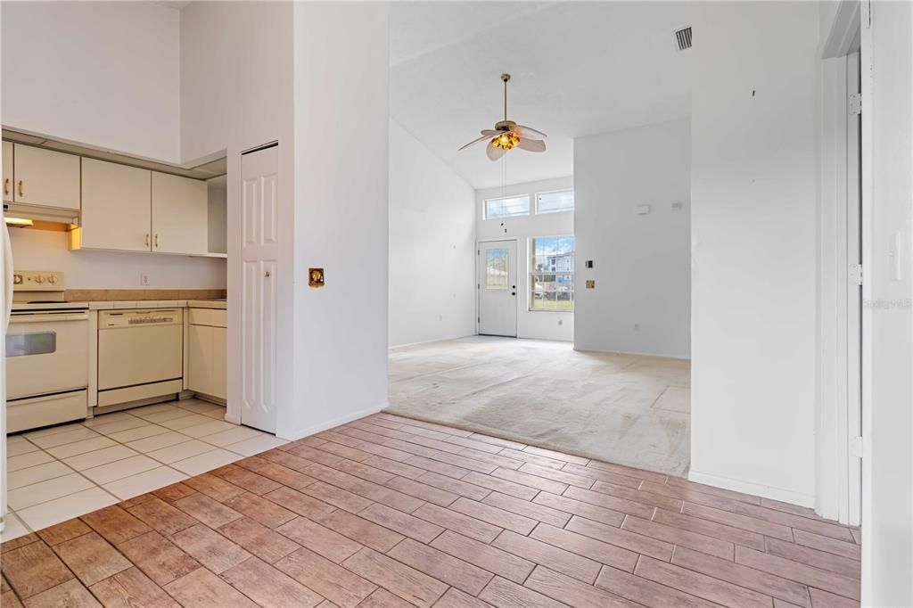 For Sale: $235,000 (3 beds, 2 baths, 1127 Square Feet)