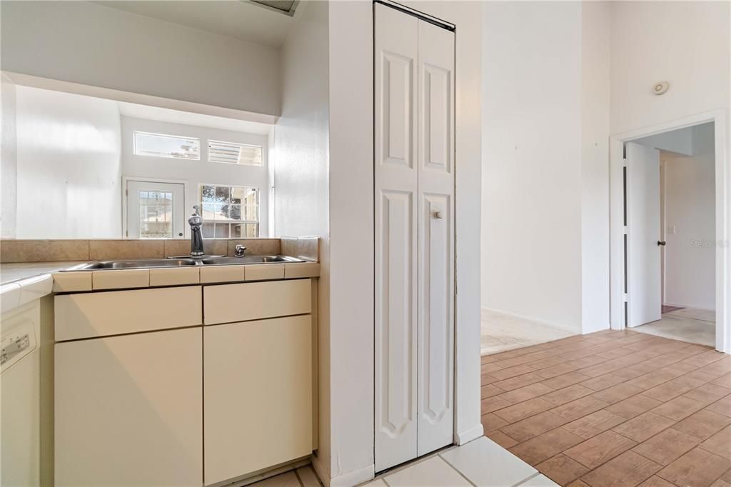 For Sale: $235,000 (3 beds, 2 baths, 1127 Square Feet)