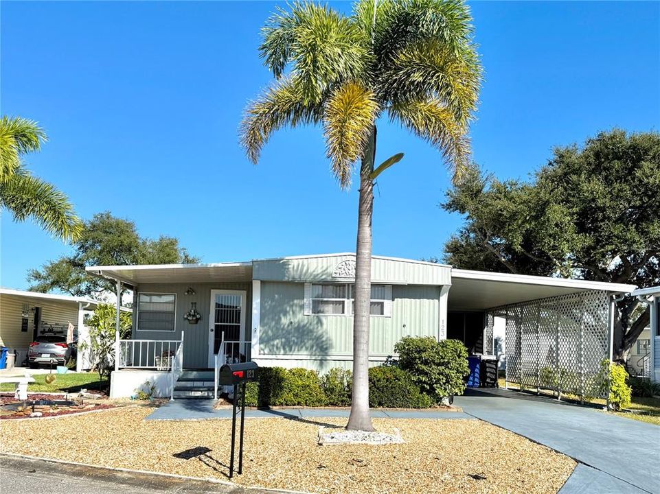 For Sale: $139,900 (2 beds, 2 baths, 1100 Square Feet)