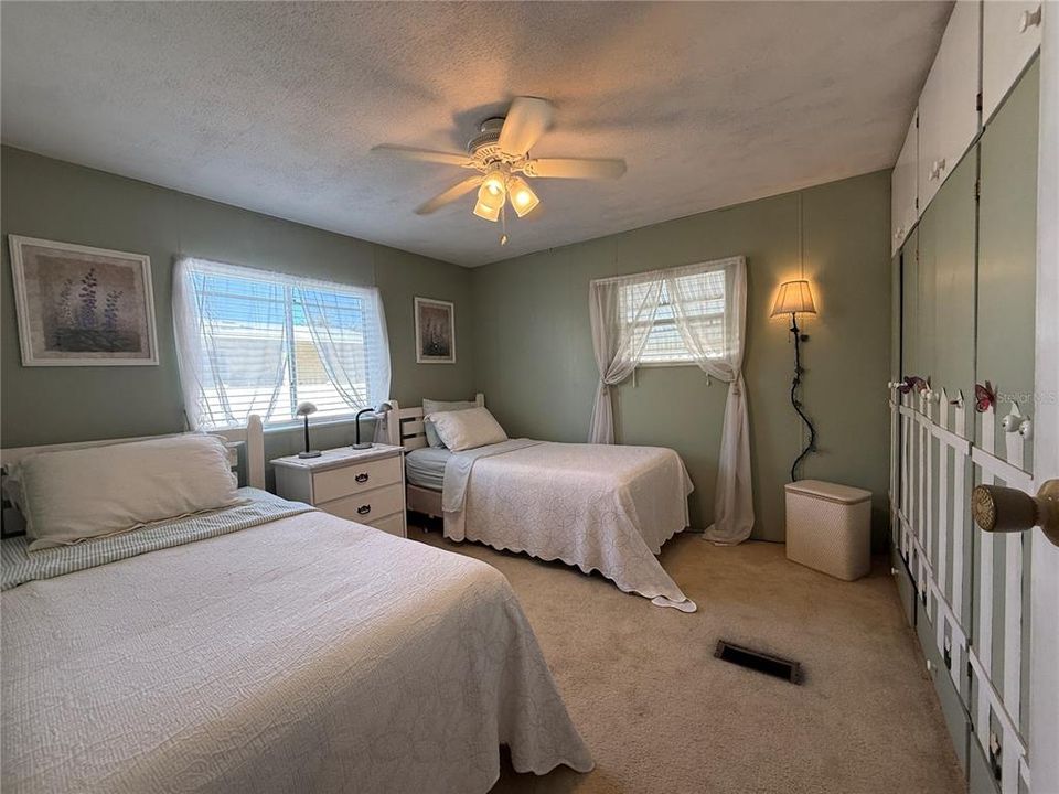 For Sale: $139,900 (2 beds, 2 baths, 1100 Square Feet)