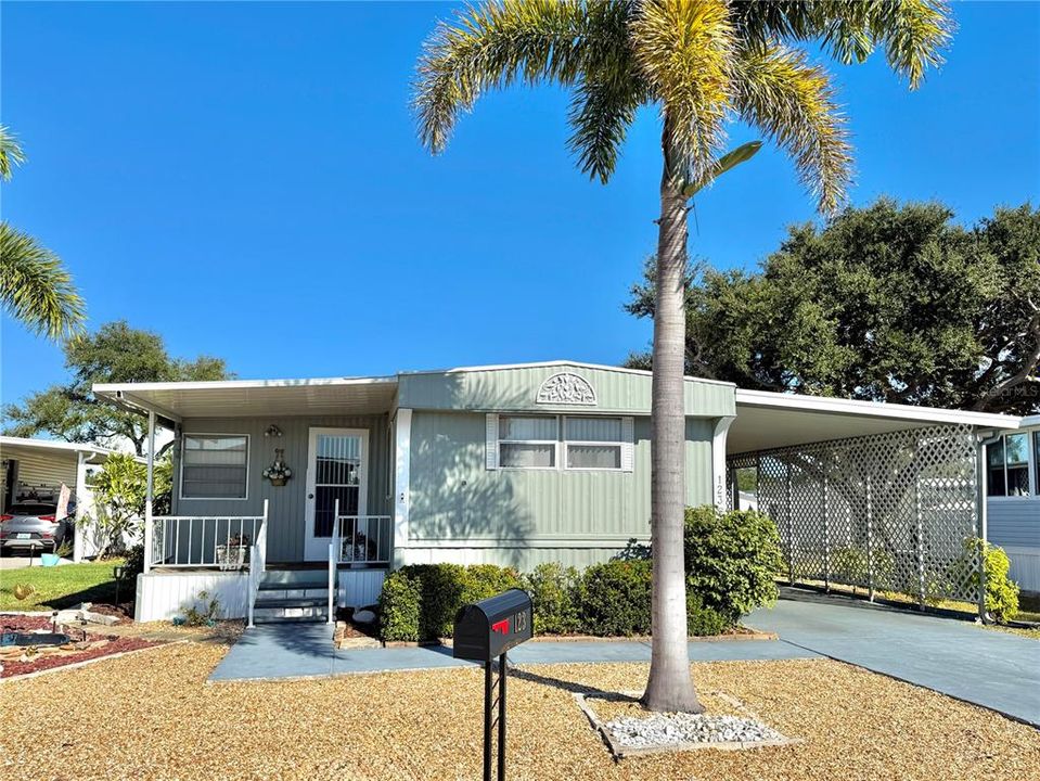 For Sale: $139,900 (2 beds, 2 baths, 1100 Square Feet)