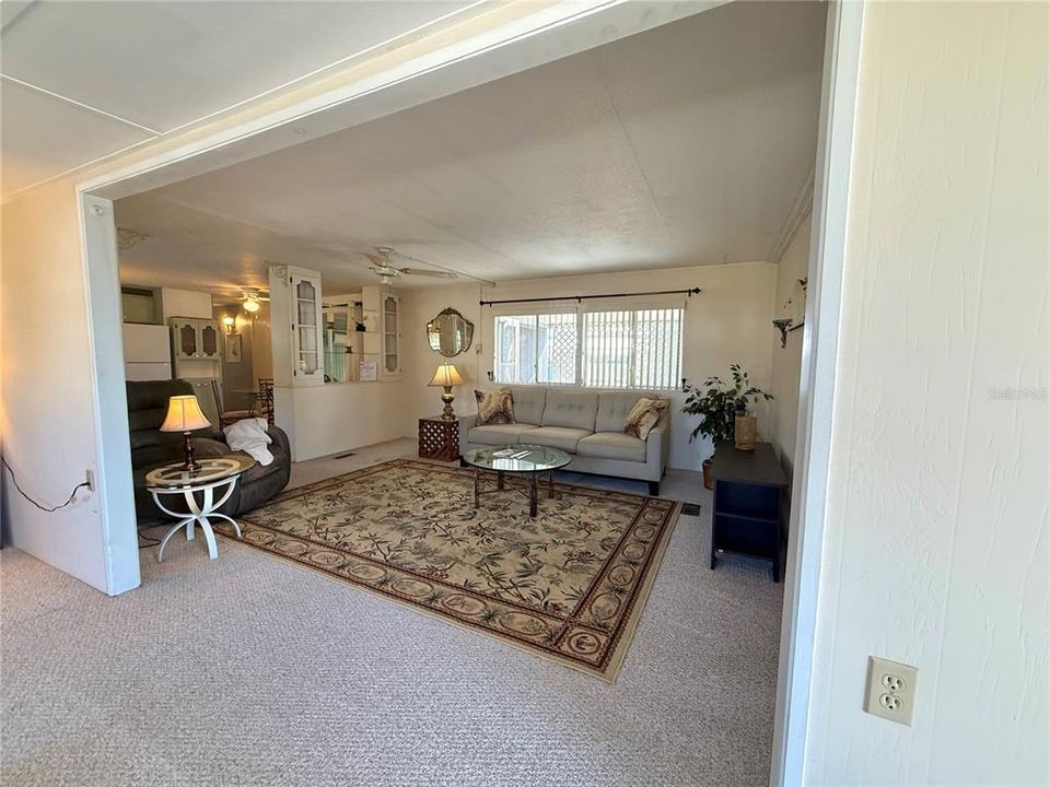 For Sale: $139,900 (2 beds, 2 baths, 1100 Square Feet)