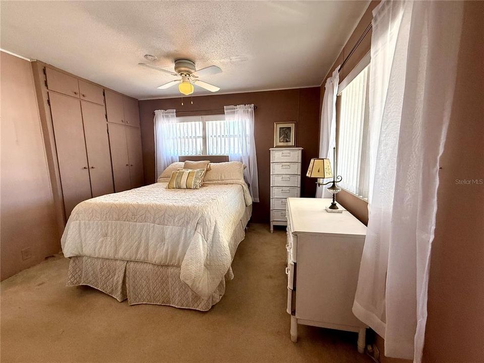 For Sale: $139,900 (2 beds, 2 baths, 1100 Square Feet)