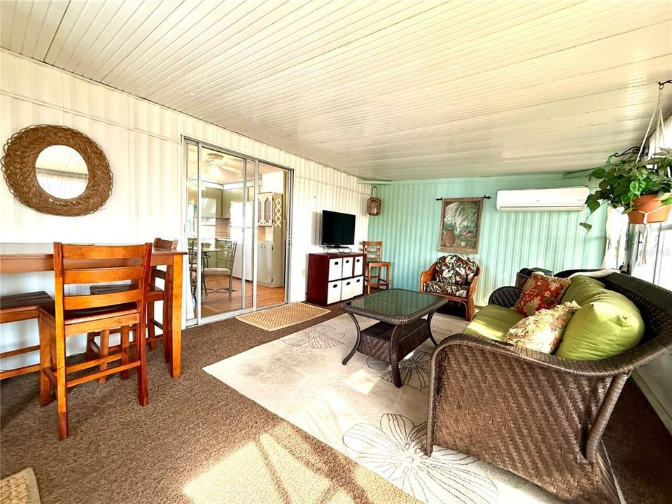 For Sale: $139,900 (2 beds, 2 baths, 1100 Square Feet)