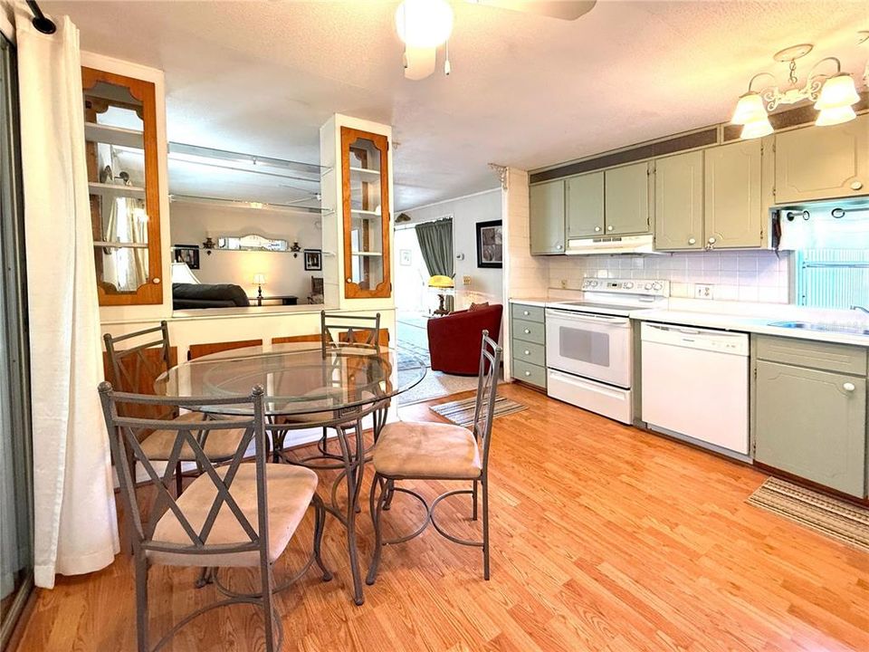 For Sale: $139,900 (2 beds, 2 baths, 1100 Square Feet)