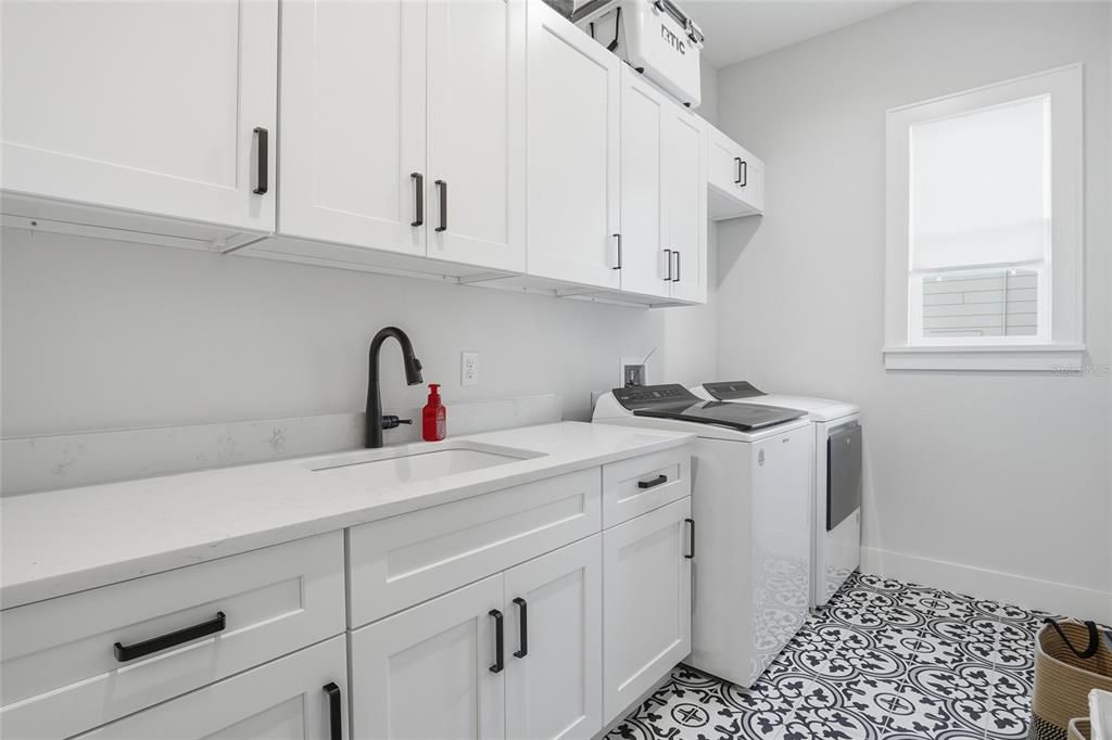 En Venta: $1,850,000 (6 camas, 5 baños, 4104 Pies cuadrados)