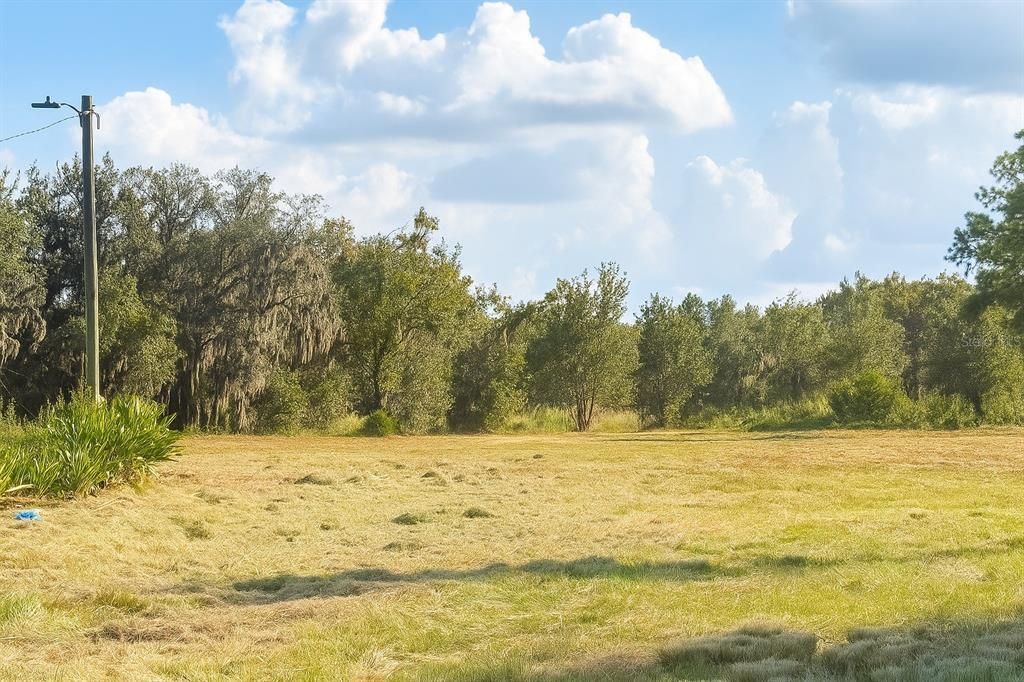 На продажу: $1,250,000 (1.35 acres)