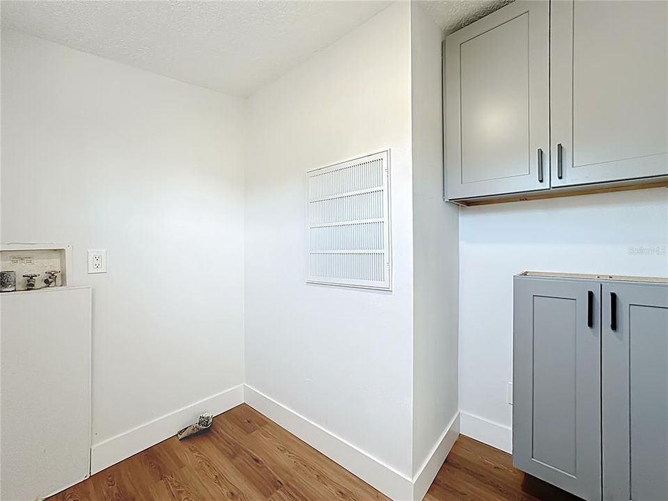 Activo con contrato: $319,990 (4 camas, 2 baños, 1716 Pies cuadrados)