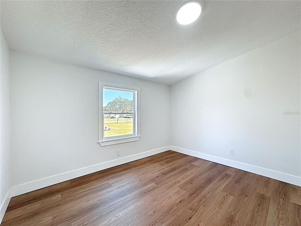 Activo con contrato: $319,990 (4 camas, 2 baños, 1716 Pies cuadrados)