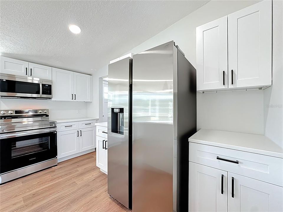 Activo con contrato: $319,990 (4 camas, 2 baños, 1716 Pies cuadrados)