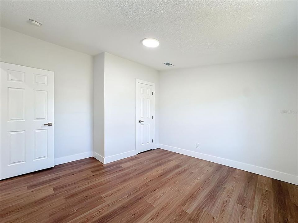 Activo con contrato: $319,990 (4 camas, 2 baños, 1716 Pies cuadrados)