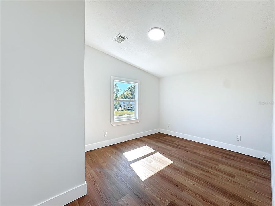 Activo con contrato: $319,990 (4 camas, 2 baños, 1716 Pies cuadrados)