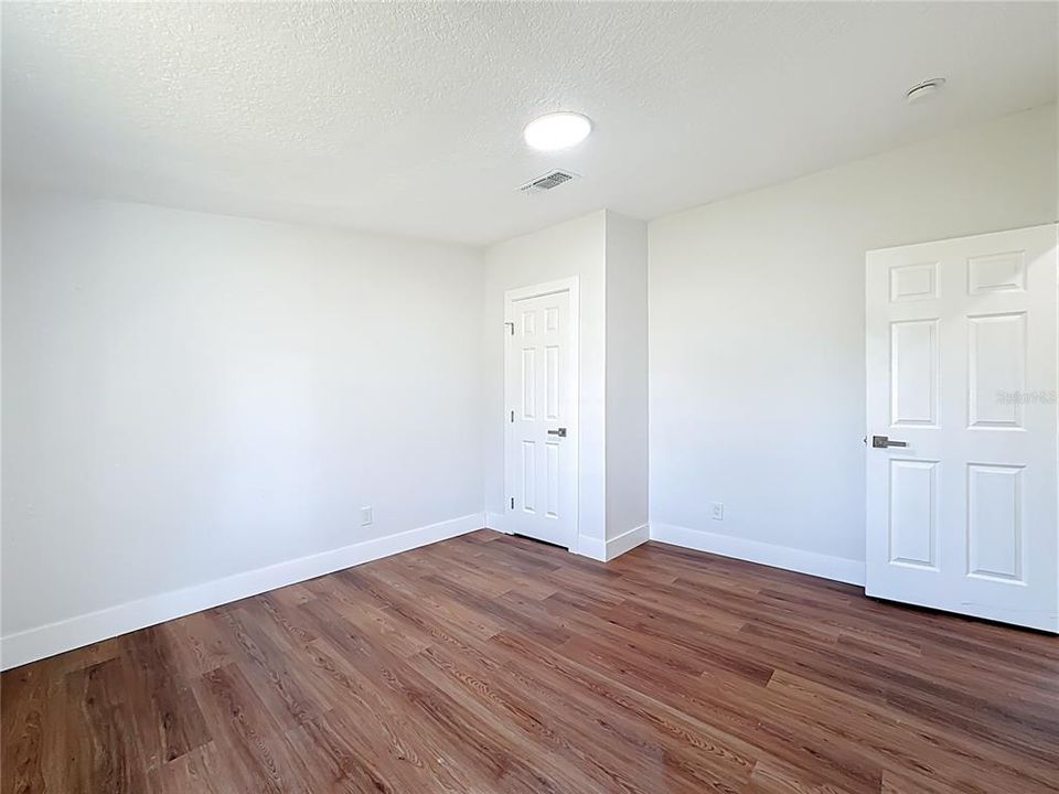 Activo con contrato: $319,990 (4 camas, 2 baños, 1716 Pies cuadrados)