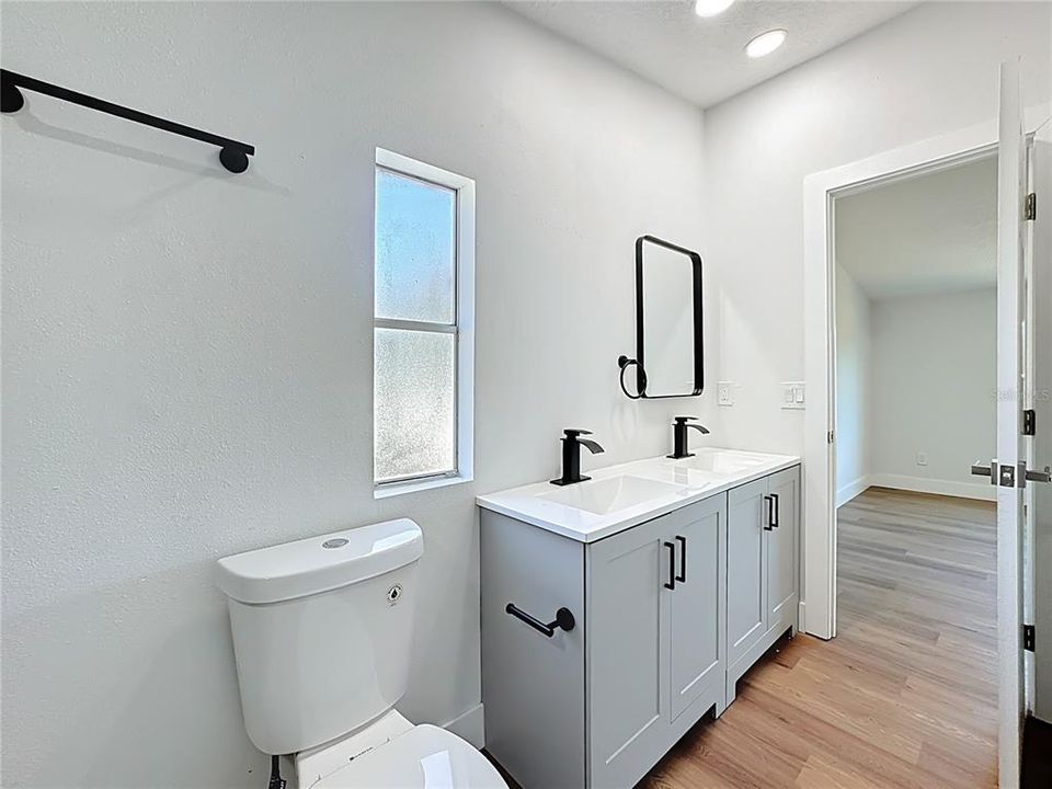 Activo con contrato: $319,990 (4 camas, 2 baños, 1716 Pies cuadrados)