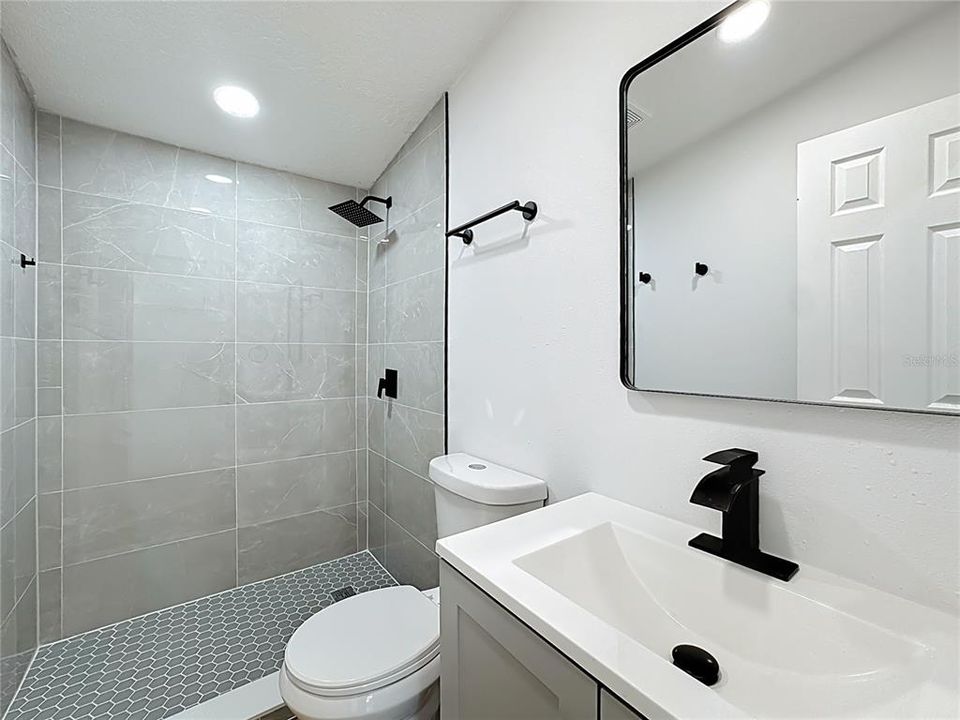 Activo con contrato: $319,990 (4 camas, 2 baños, 1716 Pies cuadrados)