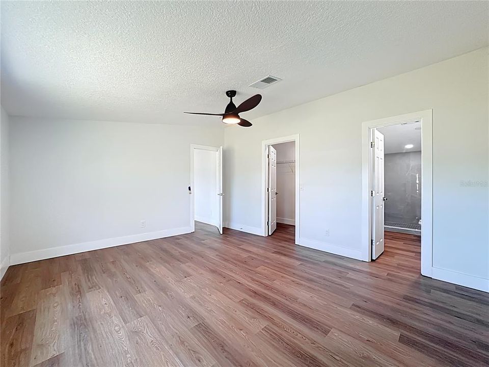 Activo con contrato: $319,990 (4 camas, 2 baños, 1716 Pies cuadrados)