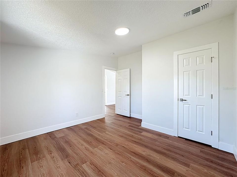 Activo con contrato: $319,990 (4 camas, 2 baños, 1716 Pies cuadrados)