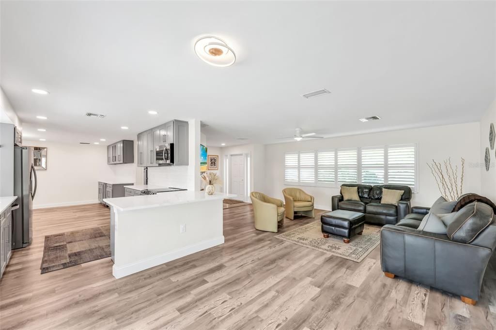 Active With Contract: $779,900 (3 beds, 2 baths, 1723 Square Feet)