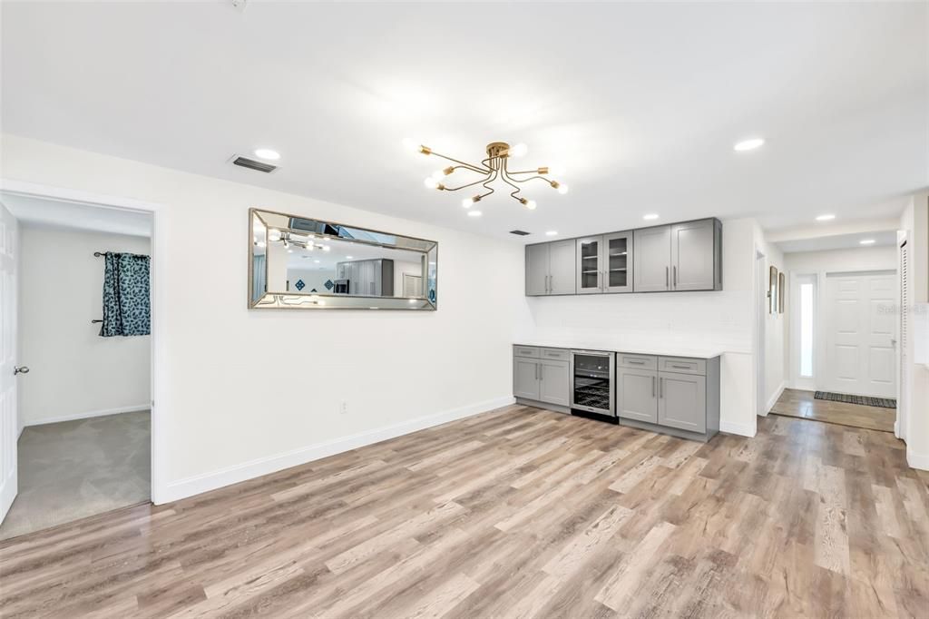 Active With Contract: $779,900 (3 beds, 2 baths, 1723 Square Feet)