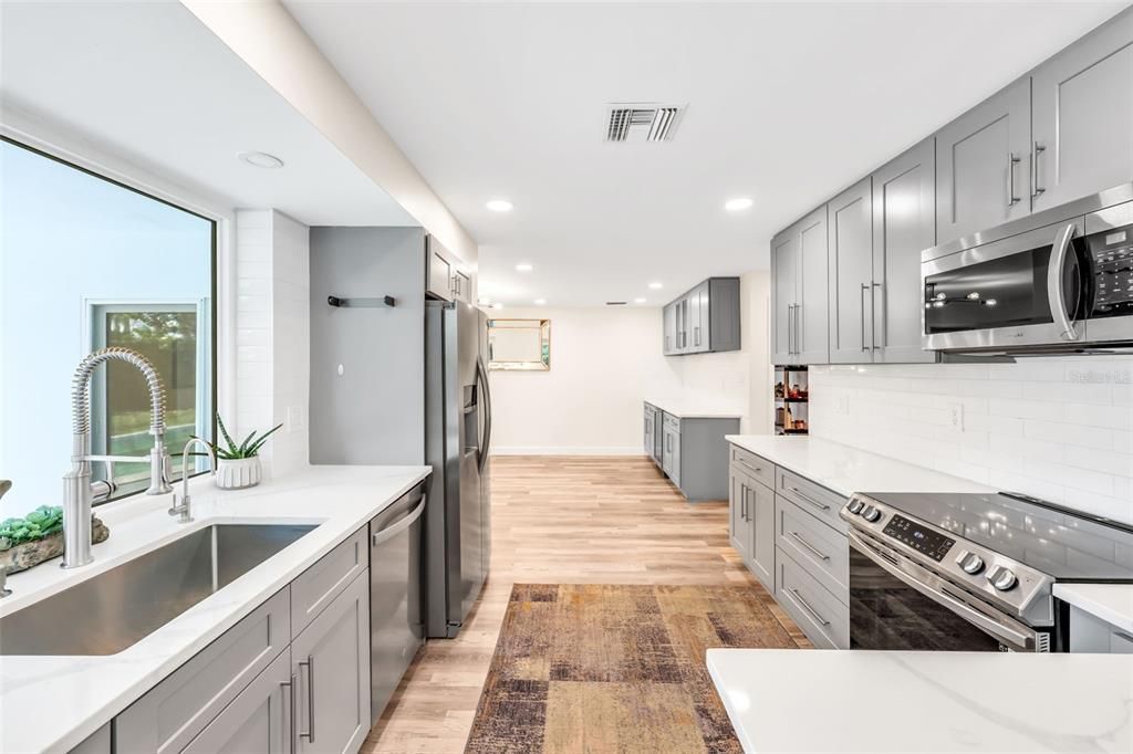 Active With Contract: $779,900 (3 beds, 2 baths, 1723 Square Feet)