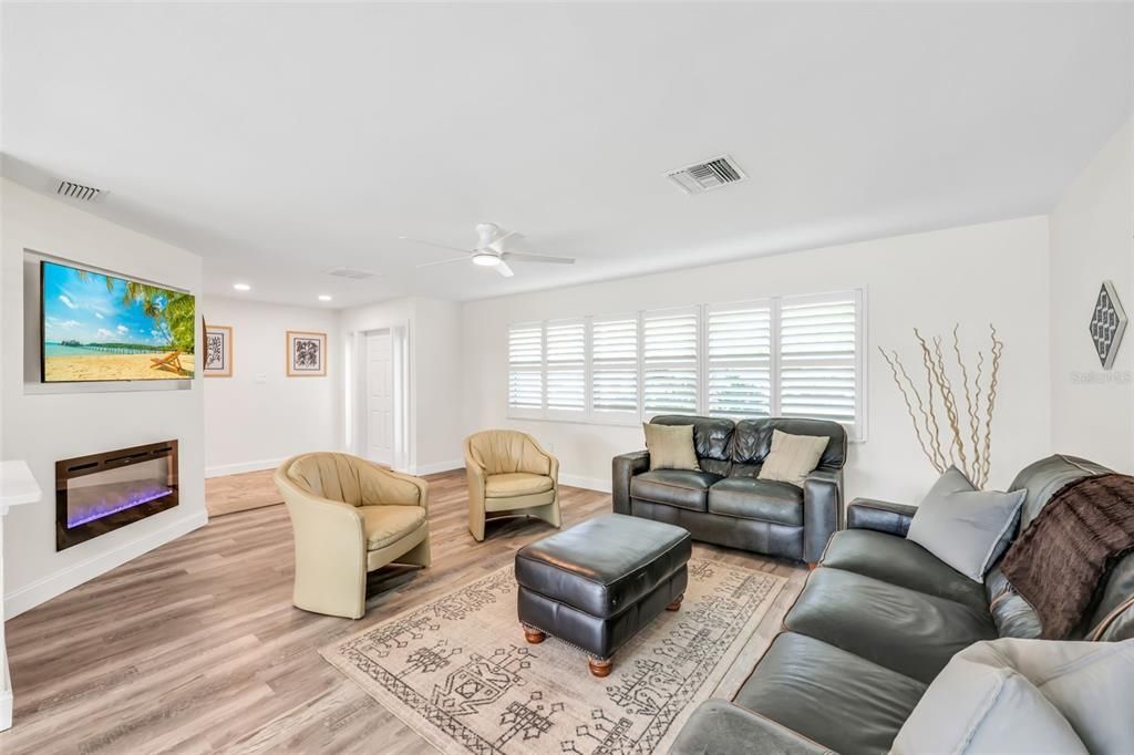 Active With Contract: $779,900 (3 beds, 2 baths, 1723 Square Feet)