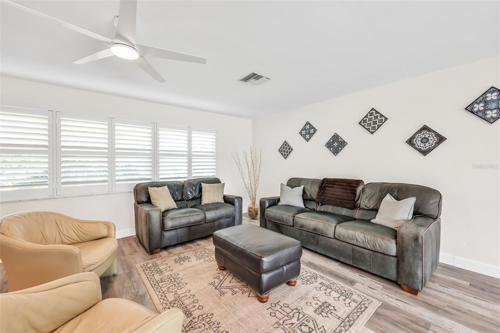Active With Contract: $779,900 (3 beds, 2 baths, 1723 Square Feet)
