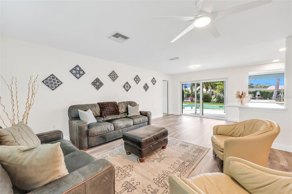 Active With Contract: $779,900 (3 beds, 2 baths, 1723 Square Feet)