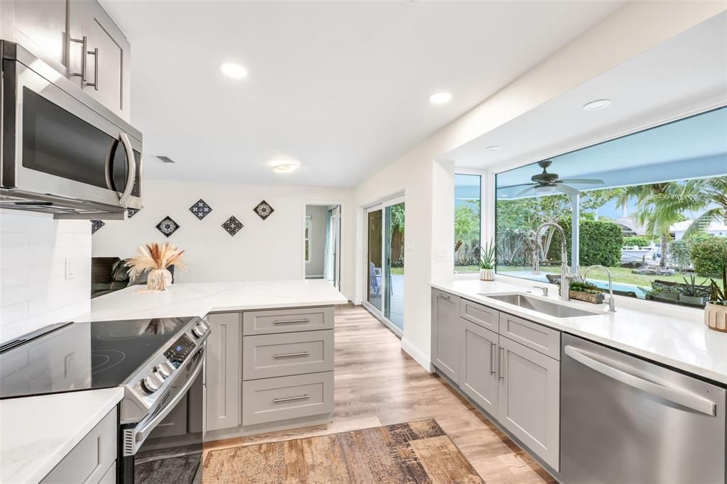 Active With Contract: $779,900 (3 beds, 2 baths, 1723 Square Feet)