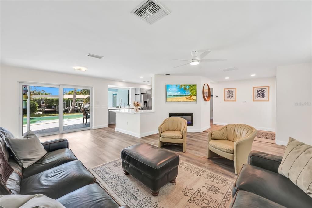 Active With Contract: $779,900 (3 beds, 2 baths, 1723 Square Feet)