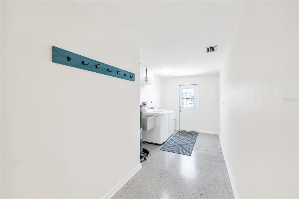 Active With Contract: $779,900 (3 beds, 2 baths, 1723 Square Feet)