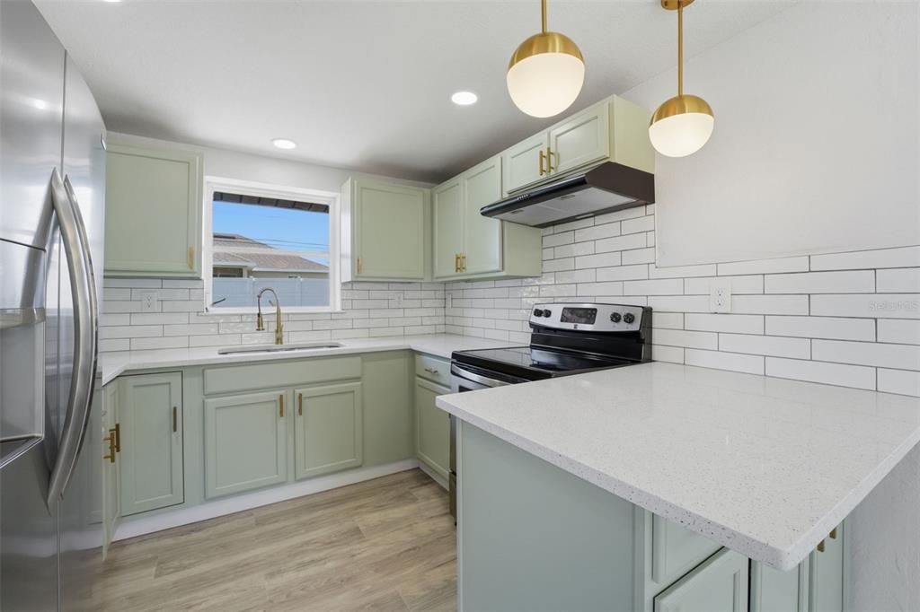 Под контрактом: $255,500 (2 спален, 1 ванн, 840 Квадратных фут)