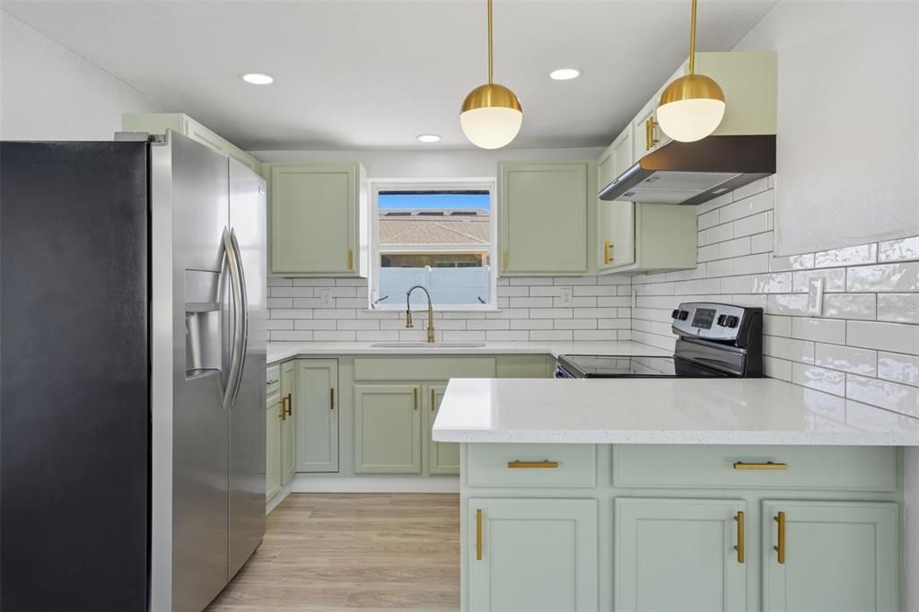 Под контрактом: $255,500 (2 спален, 1 ванн, 840 Квадратных фут)