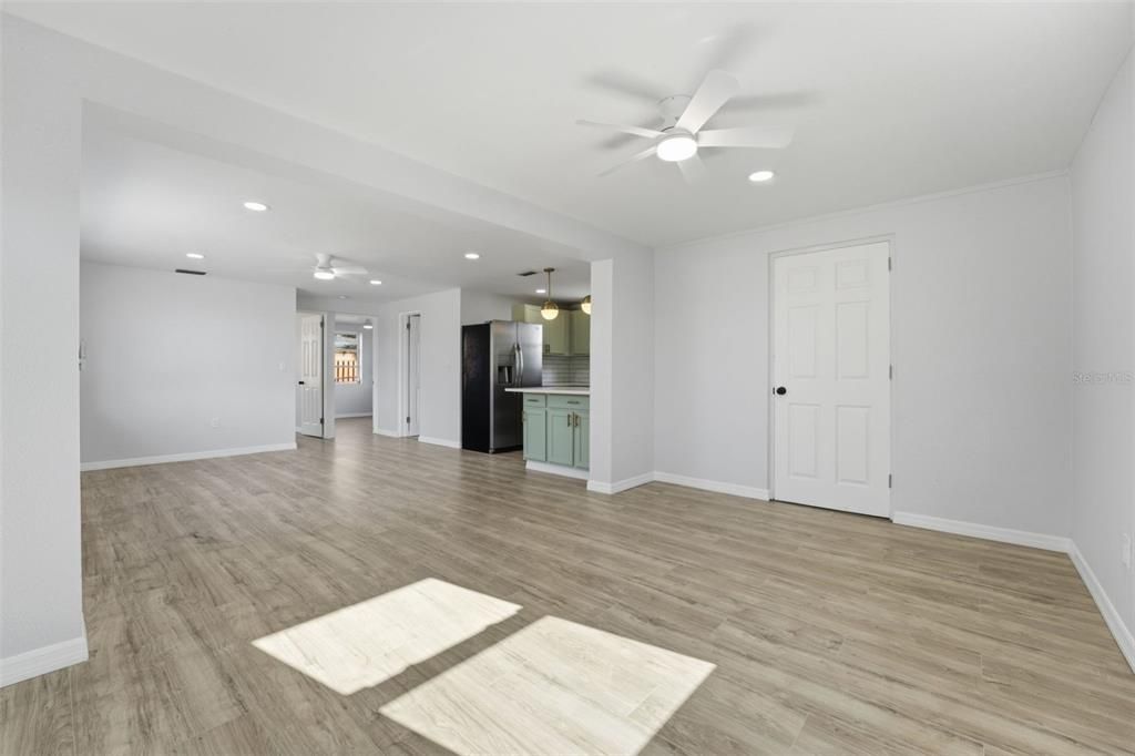 Под контрактом: $255,500 (2 спален, 1 ванн, 840 Квадратных фут)