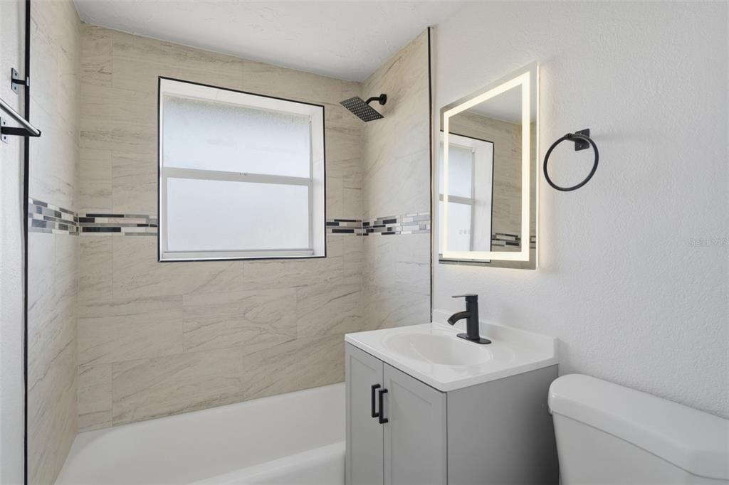 Под контрактом: $255,500 (2 спален, 1 ванн, 840 Квадратных фут)