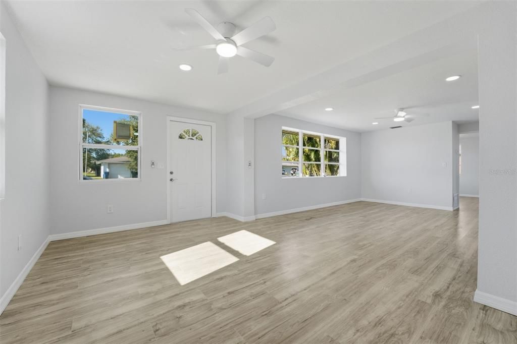 Под контрактом: $255,500 (2 спален, 1 ванн, 840 Квадратных фут)