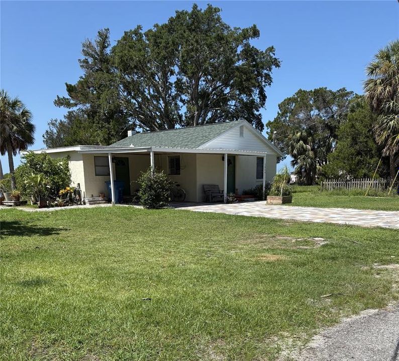 На продажу: $400,000 (2 спален, 1 ванн, 986 Квадратных фут)