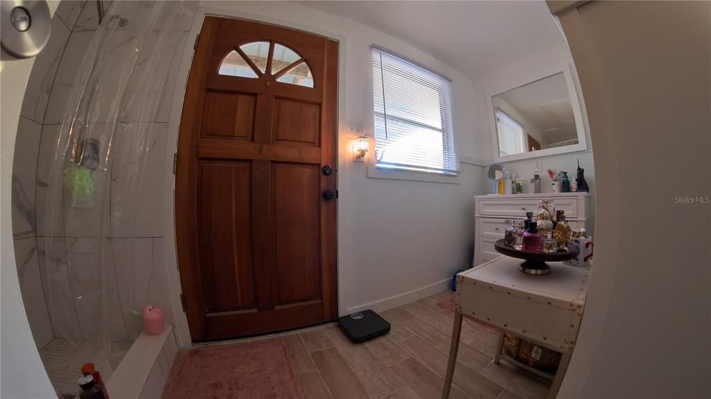 На продажу: $400,000 (2 спален, 1 ванн, 986 Квадратных фут)