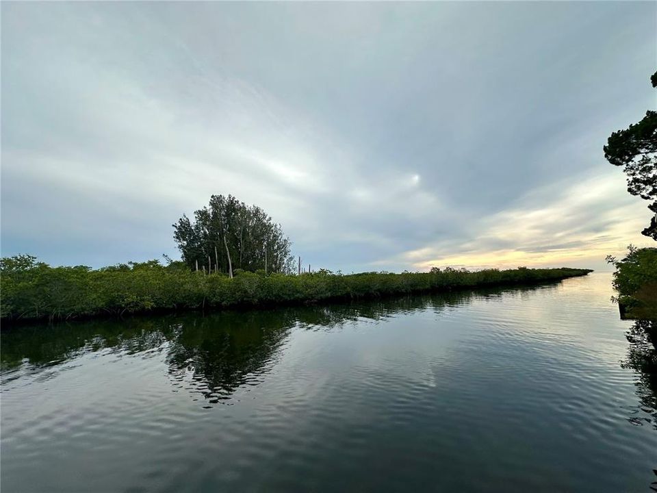 На продажу: $400,000 (2 спален, 1 ванн, 986 Квадратных фут)