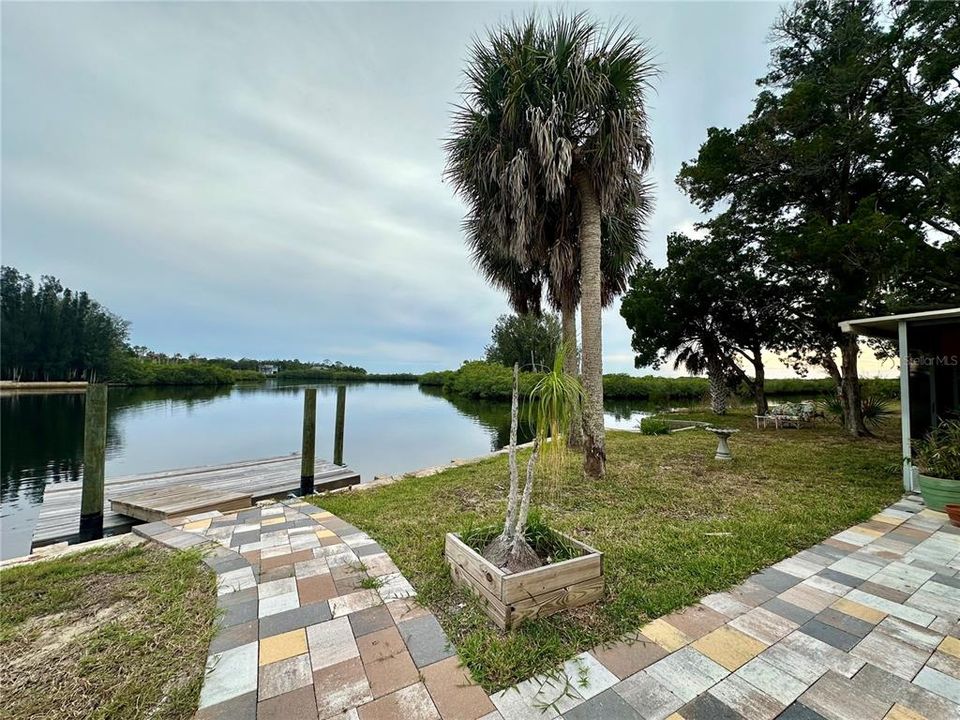 На продажу: $400,000 (2 спален, 1 ванн, 986 Квадратных фут)