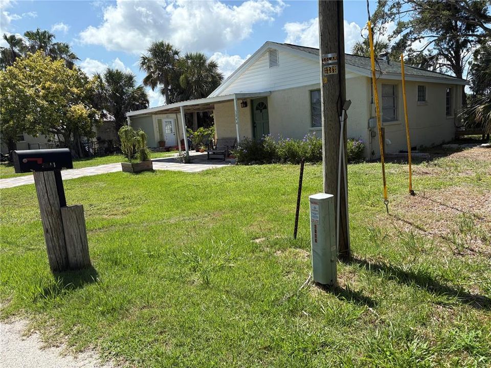 На продажу: $400,000 (2 спален, 1 ванн, 986 Квадратных фут)