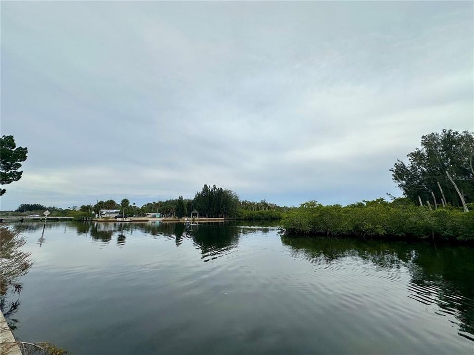 На продажу: $400,000 (2 спален, 1 ванн, 986 Квадратных фут)