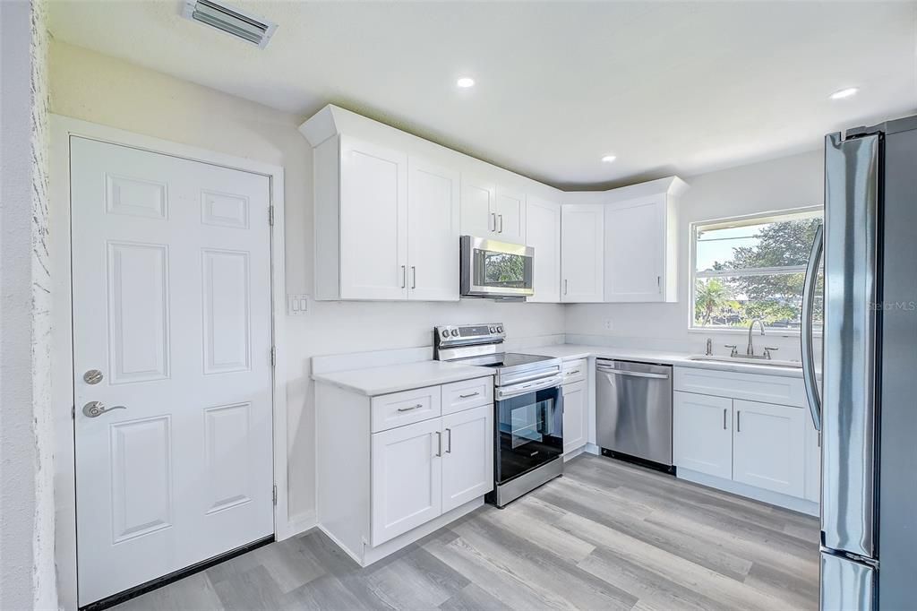 For Sale: $525,000 (3 beds, 2 baths, 1581 Square Feet)