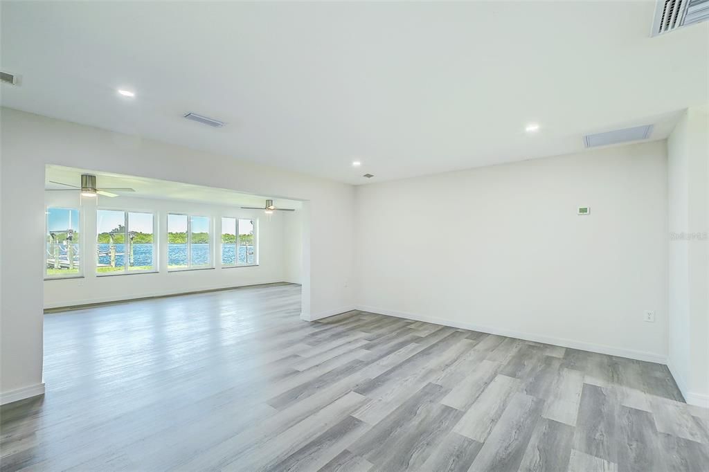 For Sale: $525,000 (3 beds, 2 baths, 1581 Square Feet)