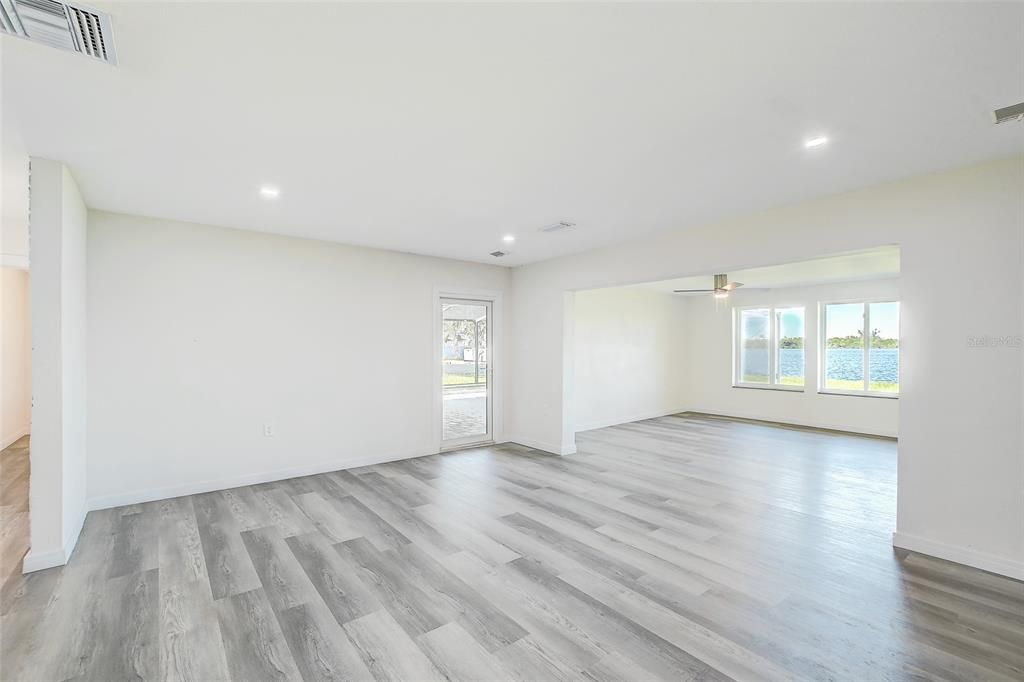 For Sale: $525,000 (3 beds, 2 baths, 1581 Square Feet)